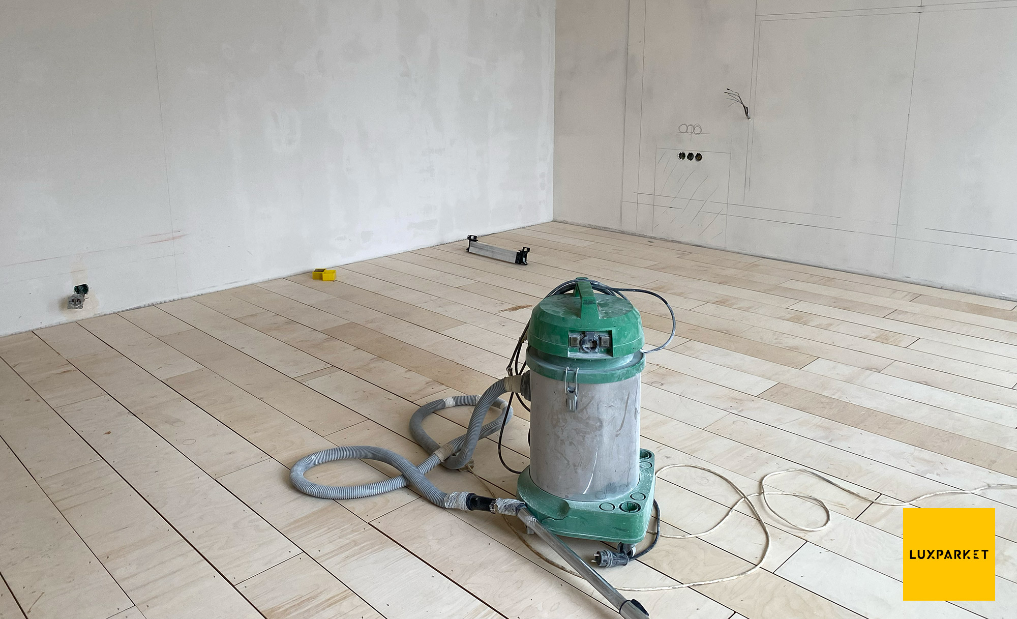 Навіщо укладаємо паркетну дошку на фанеру №2