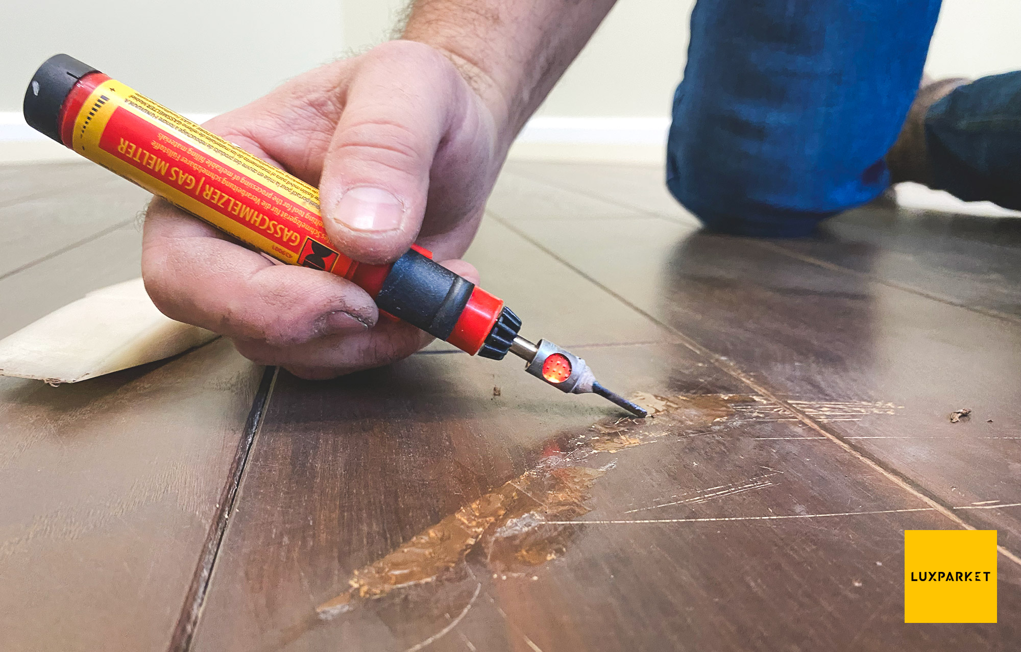 Догляд за паркетною дошкою [відновлення кольору та усунення подряпин]