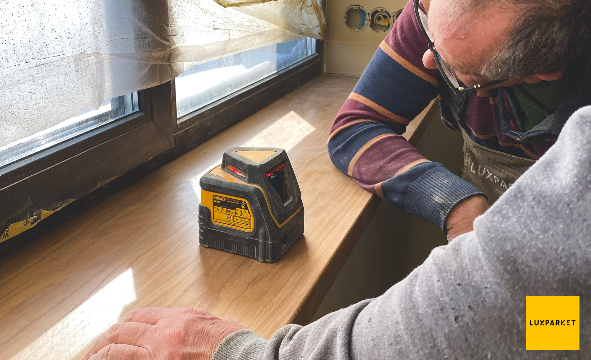 Встановлення підвіконня з дуба